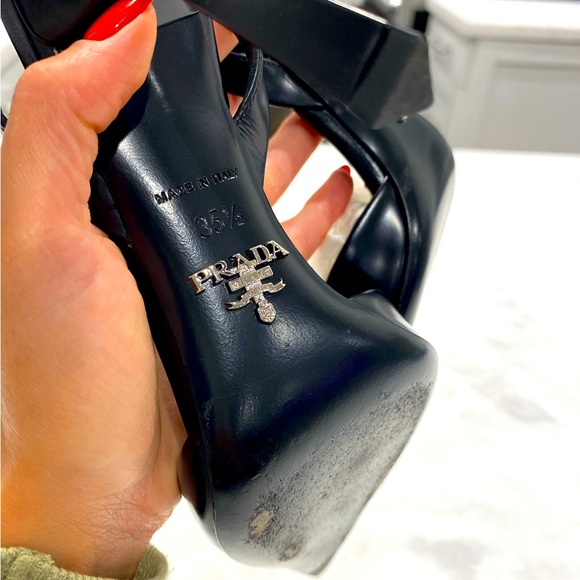 Prada
Prada Logo Plaque Pointed Toe Pumps - Picture 8 of 10